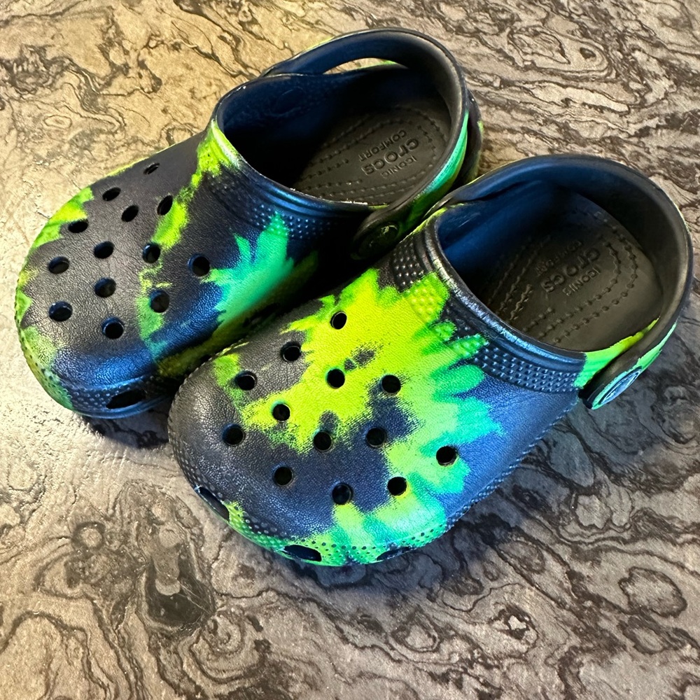 Toddler Crocs- Size 9C- Bright Green/Black- USED- Non Smoking Home